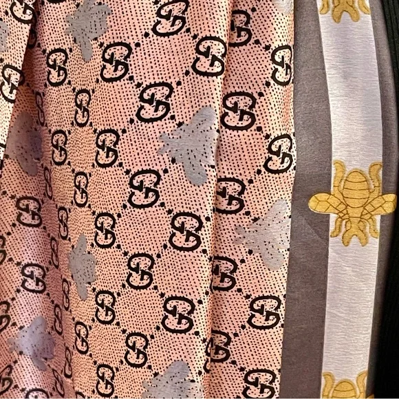 Luxury 100% Silk Oversized Bee & Monogram Print Shawl - Picture 2 of 2